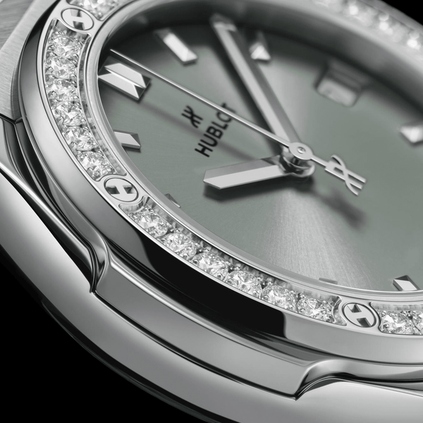 Hublot Classic Fusion Titanium Sage Green Diamonds 33mm Hublot Classic Fusion Titanium Sage Green Diamonds 33mm
