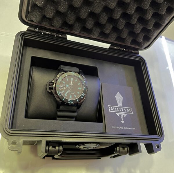 Militum Abisso Marino AM4 Sub 1000 Metri Valvola elio Cassa in Acciaio Trattamento Pvd Black da 44mm con proteggi corona automatica Vetro Zaffiro Militum Abisso Marino AM4 Sub 1000 Metri Valvola elio Cassa in Acciaio Trattamento Pvd Black da 44mm con proteggi corona automatica Vetro Zaffiro