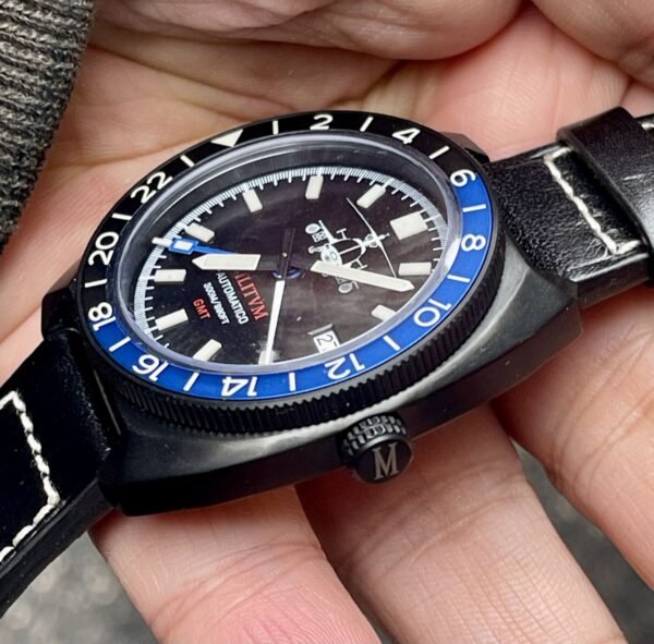 Militum Automatico GMT Elicopter Dial Black Lunetta Girevole Nera e Blu Militum Automatico GMT Elicopter Dial Black Lunetta Girevole Nera e Blu